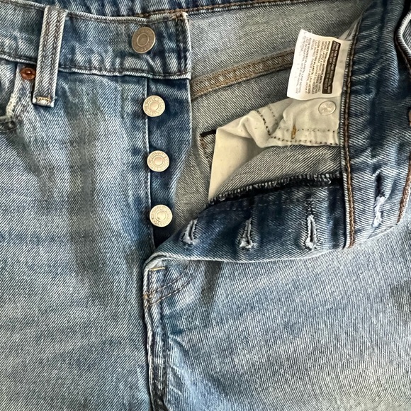 Levi’s Wedgie Straight Fit Light Wash Jeans, Size 26 - Picture 5 of 6